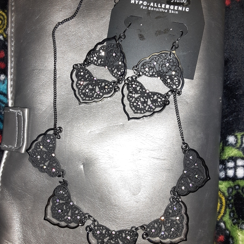 New with tags black lace looking earrings and neck